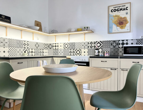 Maison du meunier-Atelier Bourlion-Cuisine+Salon (1)